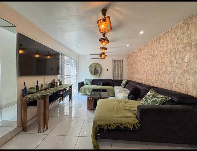 8 BEDROOM HOUSE FOR SALE IN KENSINGTON